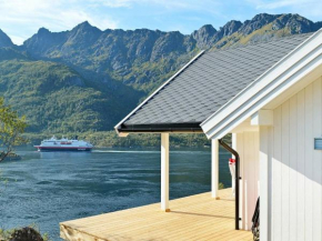 8 person holiday home in Tengelfjord